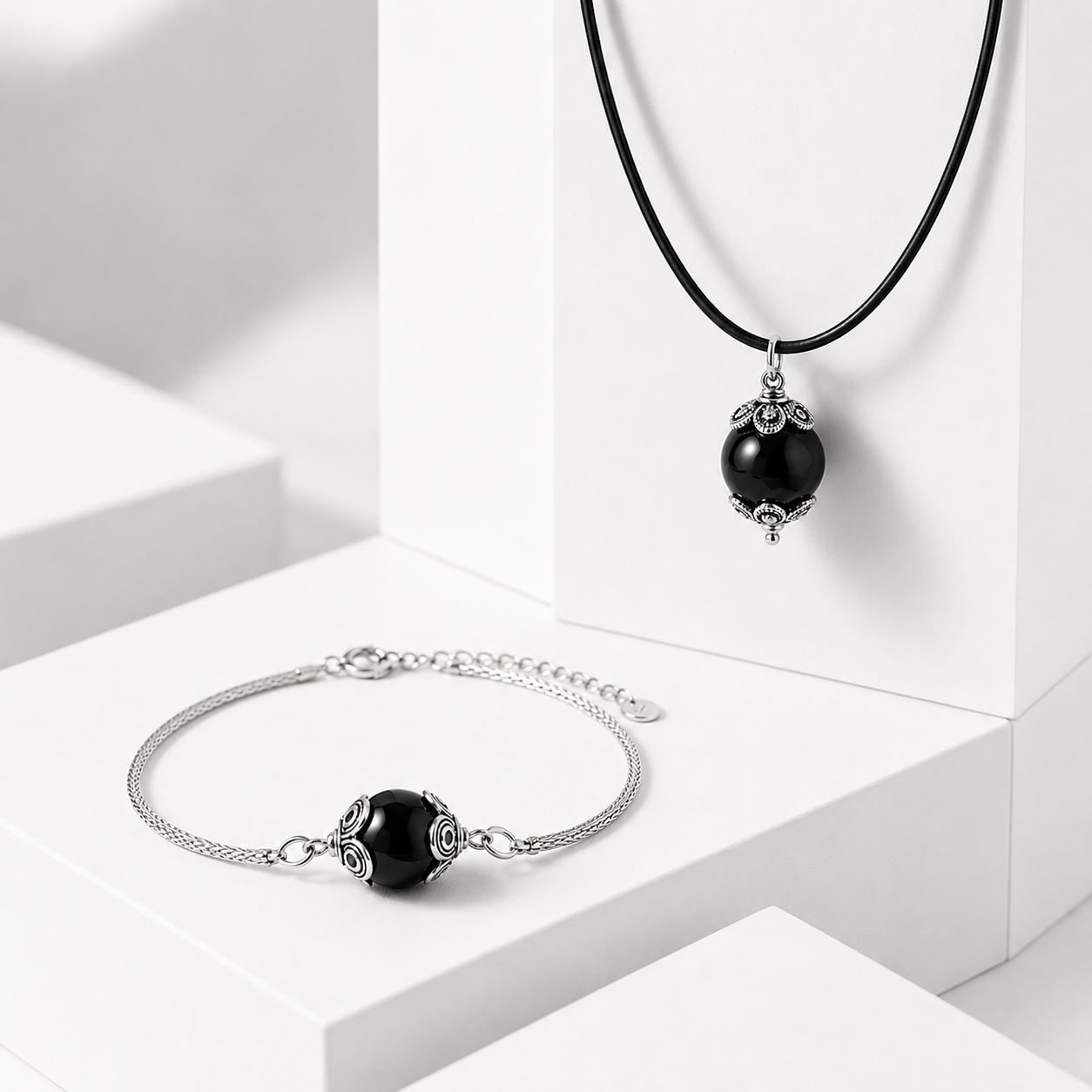 Su Coccu Necklace and Bracelet Set
